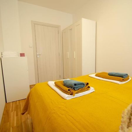 White Fields-Central 2-Bdrm Apartment With Parking Novi Sad Dış mekan fotoğraf