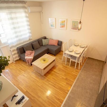 White Fields-Central 2-Bdrm Apartment With Parking Novi Sad Dış mekan fotoğraf