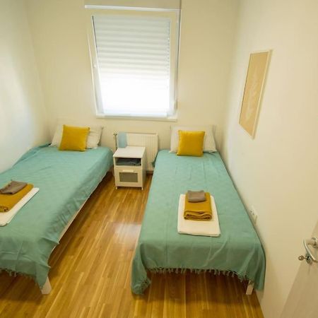 White Fields-Central 2-Bdrm Apartment With Parking Novi Sad Dış mekan fotoğraf