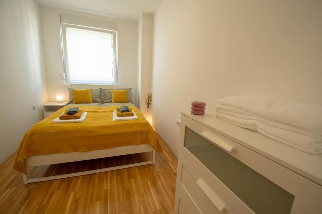White Fields-Central 2-Bdrm Apartment With Parking Novi Sad Dış mekan fotoğraf