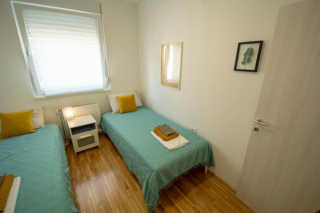 White Fields-Central 2-Bdrm Apartment With Parking Novi Sad Dış mekan fotoğraf