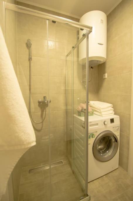 White Fields-Central 2-Bdrm Apartment With Parking Novi Sad Dış mekan fotoğraf