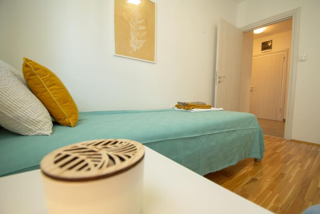 White Fields-Central 2-Bdrm Apartment With Parking Novi Sad Dış mekan fotoğraf