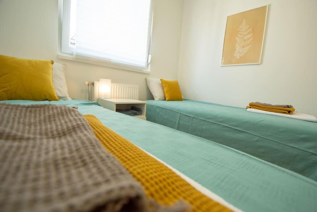 White Fields-Central 2-Bdrm Apartment With Parking Novi Sad Dış mekan fotoğraf